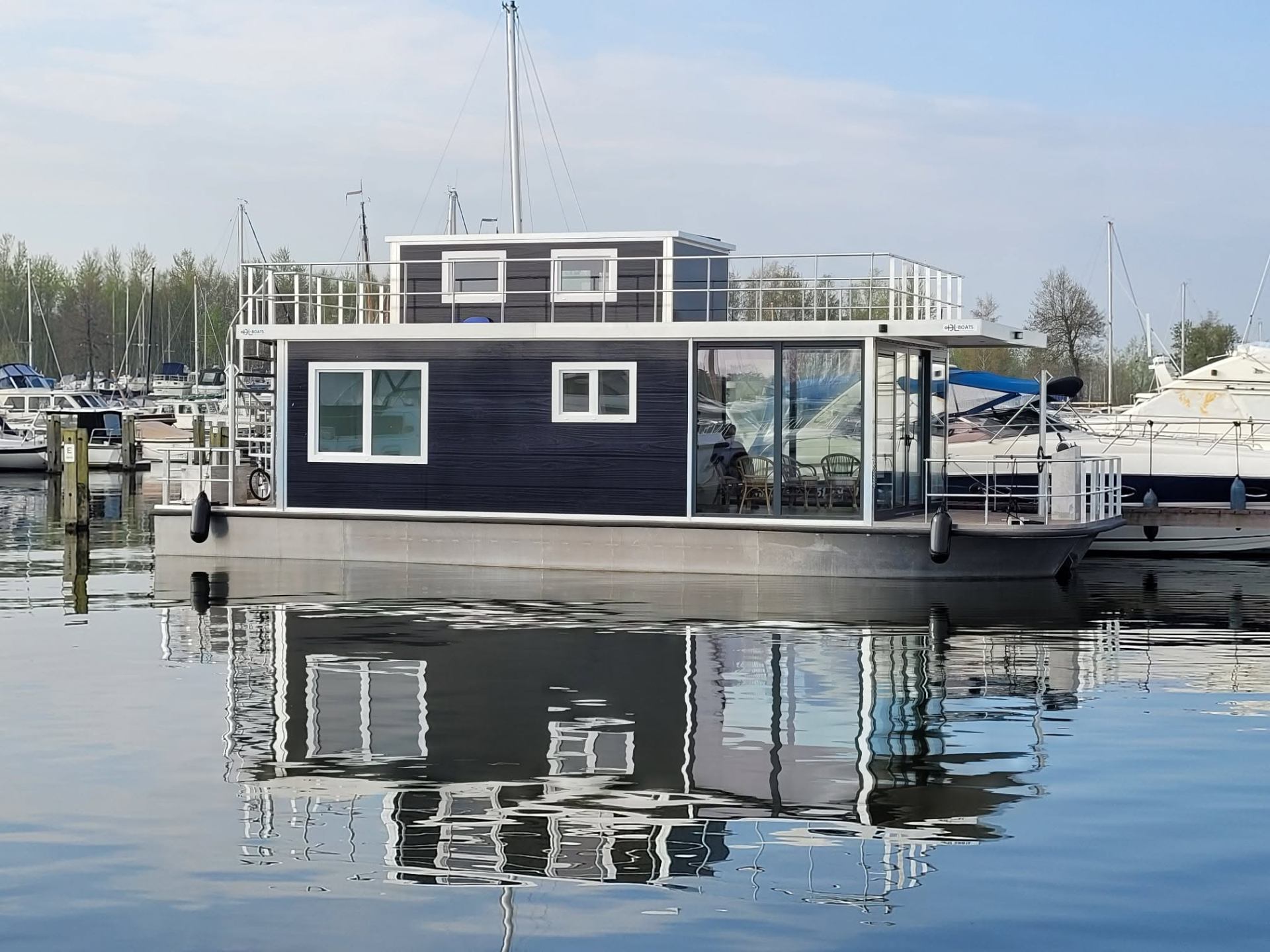 De Waterlelie - aluminium houseboat gebouwd door DL-Boats, Loosdrecht, 2024