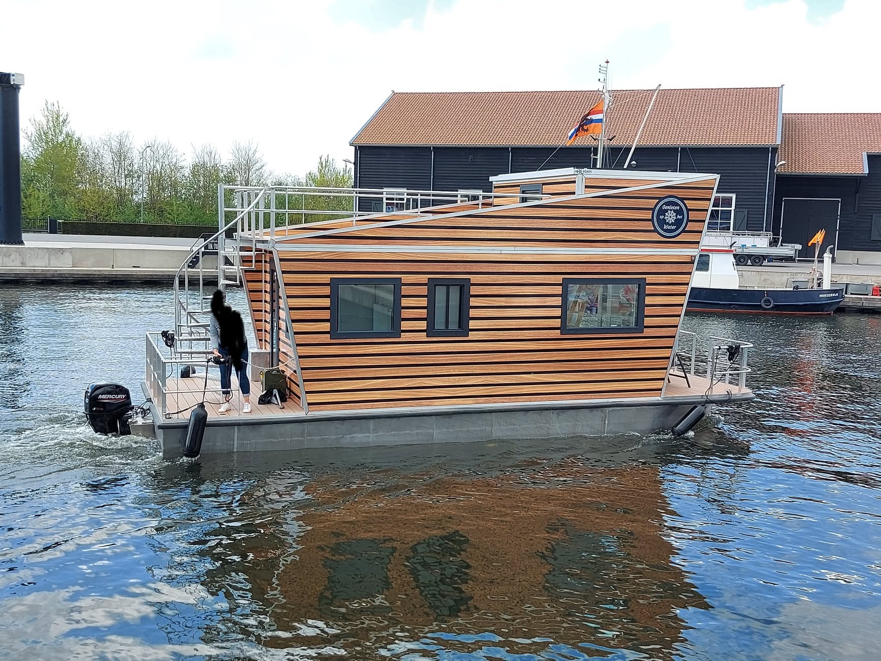 Studio Zwart - aluminium houseboat gebouwd door DL-Boats, Friesland, 2023
