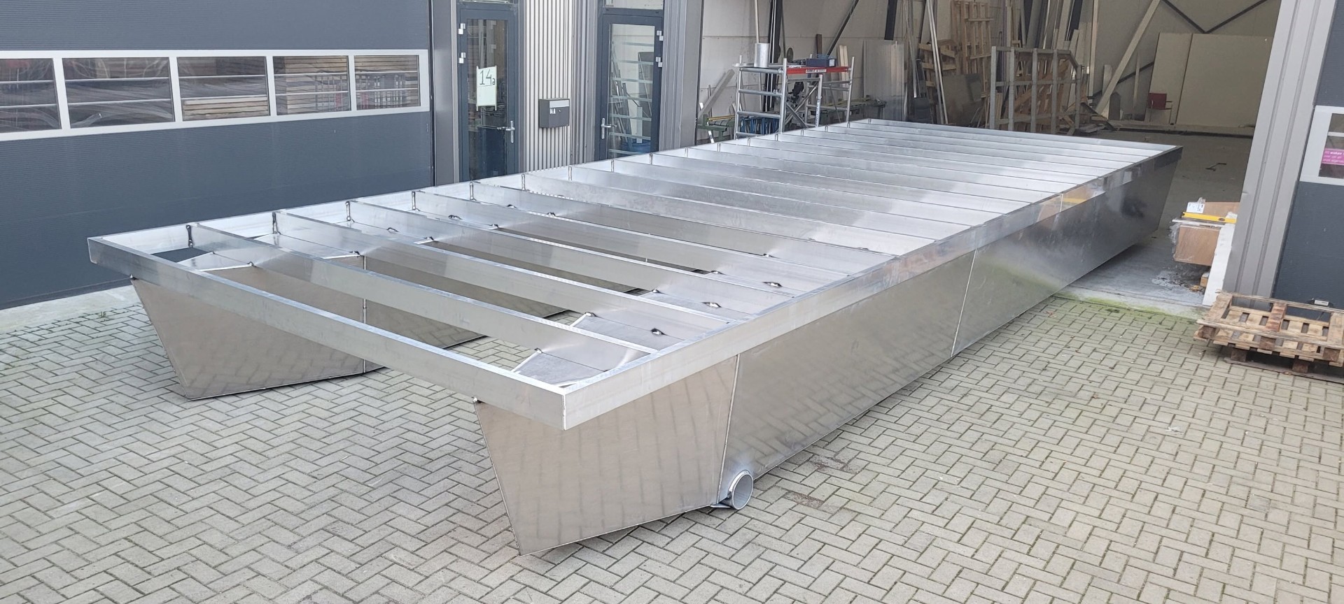 Custom Villa - aluminium houseboat gebouwd door DL-Boats, In aanbouw